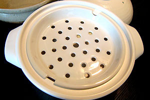 蒸し皿を土鍋にセット