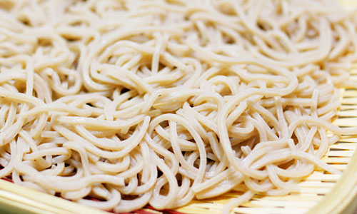 そばをざるに