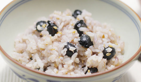 ごまと麦入り黒豆ごはん