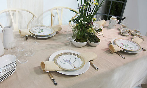 フローラ・ダニカ & ホワイトエレメンツ （ロイヤルコペンハーゲン）テーブル